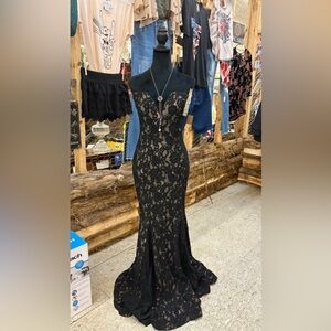 Elegant Black Lace Dress